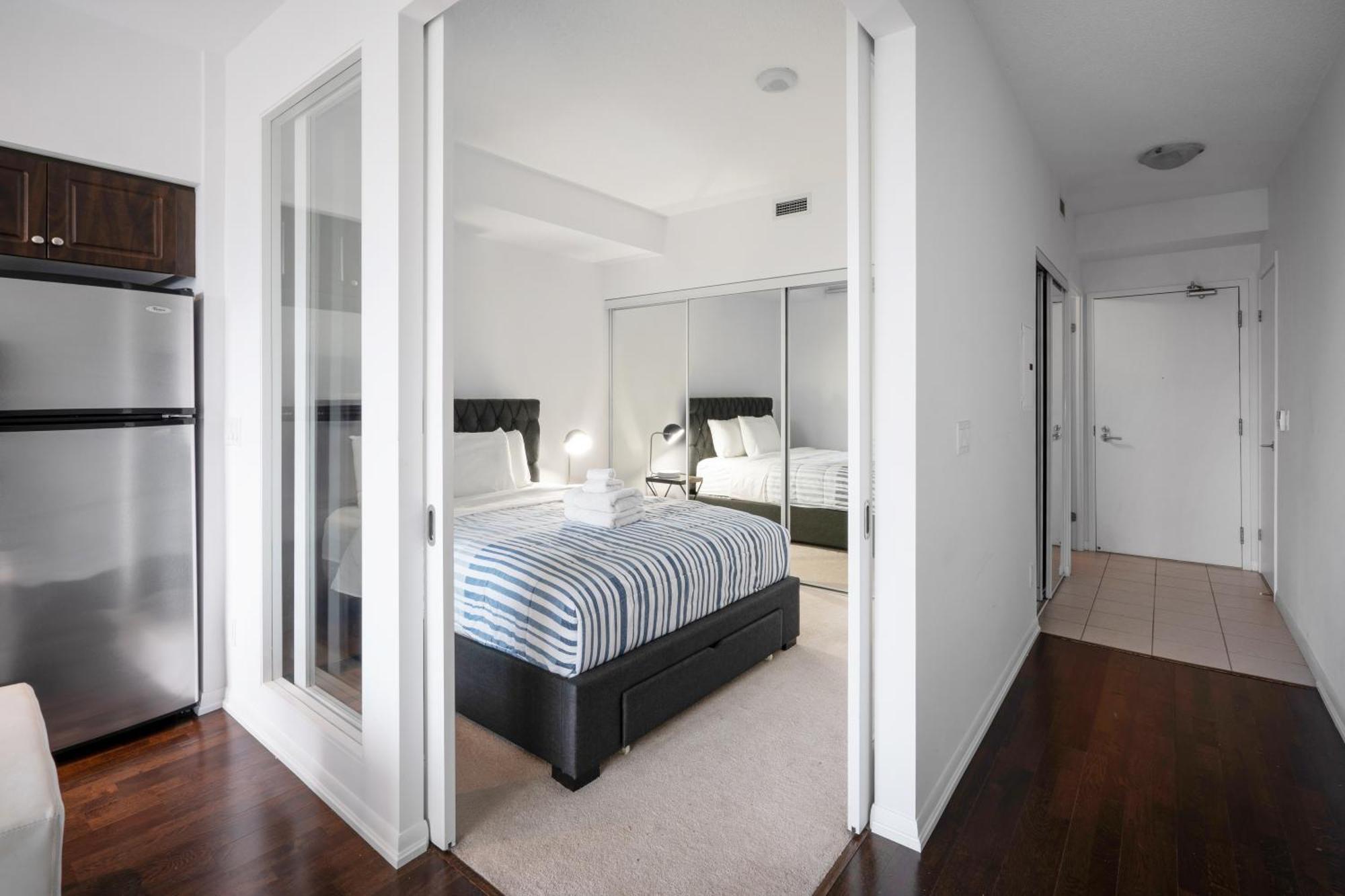Downtown Toronto 1 Bdrm Condo With Parking And Views 외부 사진