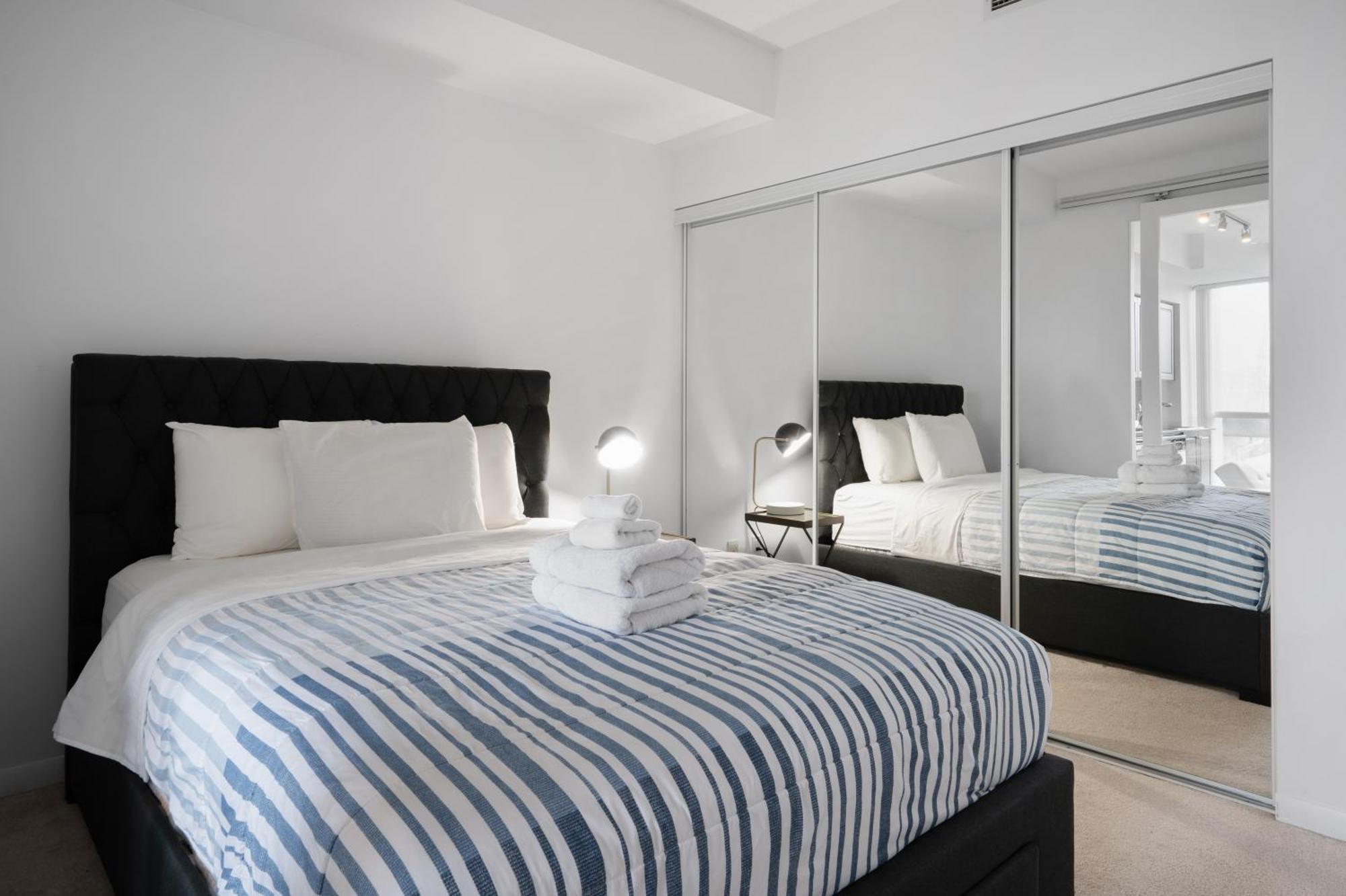 Downtown Toronto 1 Bdrm Condo With Parking And Views 외부 사진