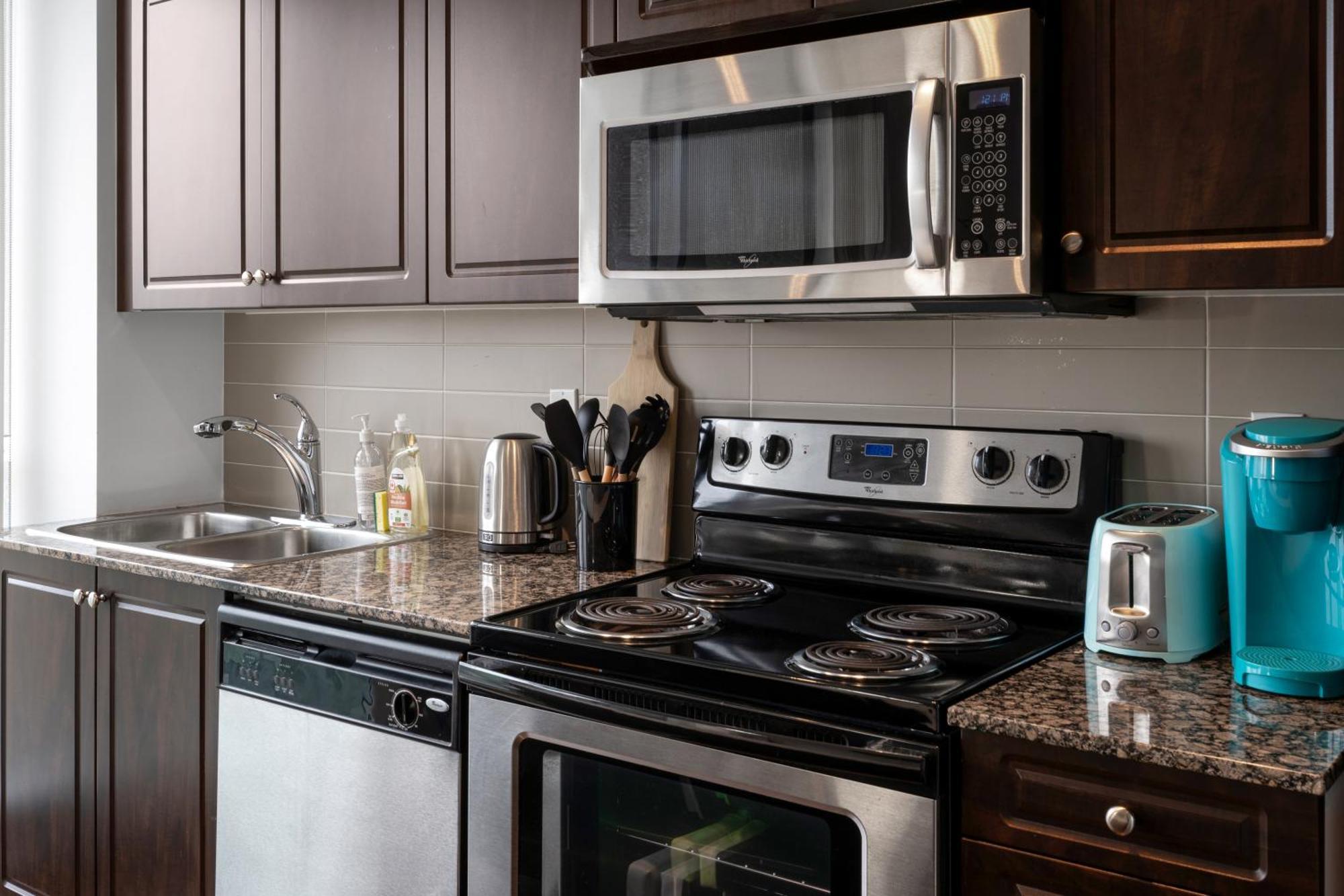 Downtown Toronto 1 Bdrm Condo With Parking And Views 외부 사진