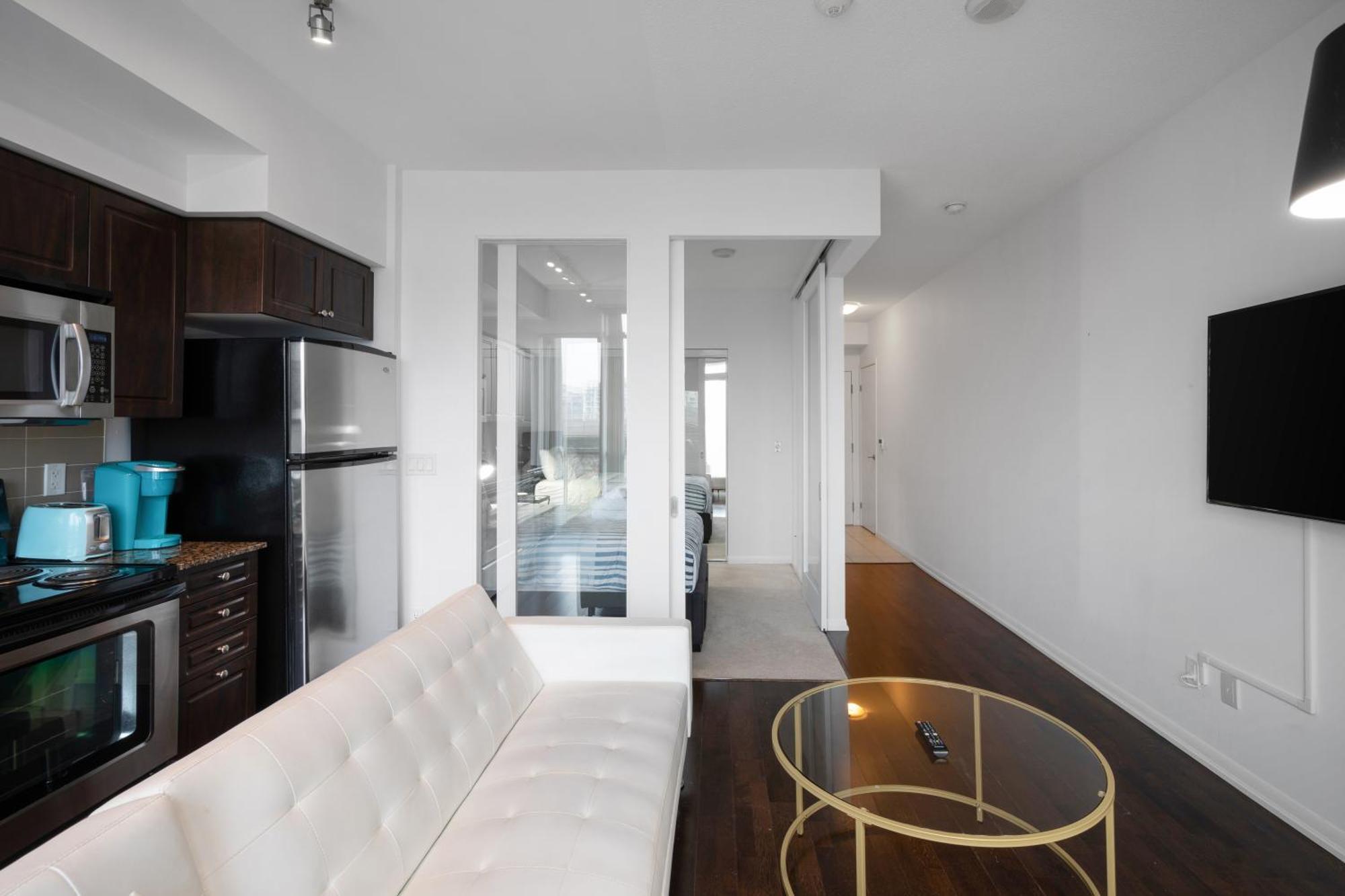 Downtown Toronto 1 Bdrm Condo With Parking And Views 외부 사진