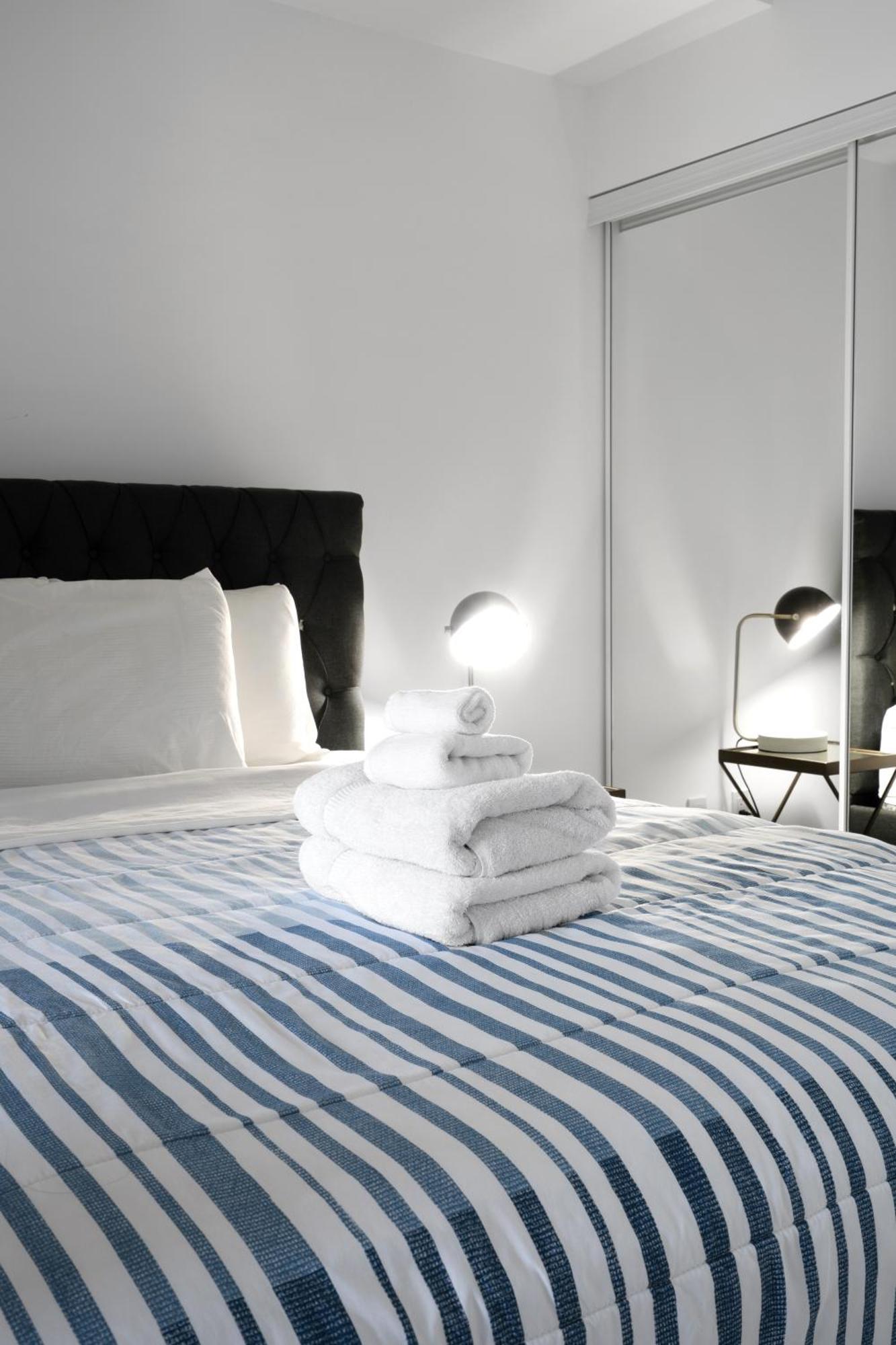 Downtown Toronto 1 Bdrm Condo With Parking And Views 외부 사진